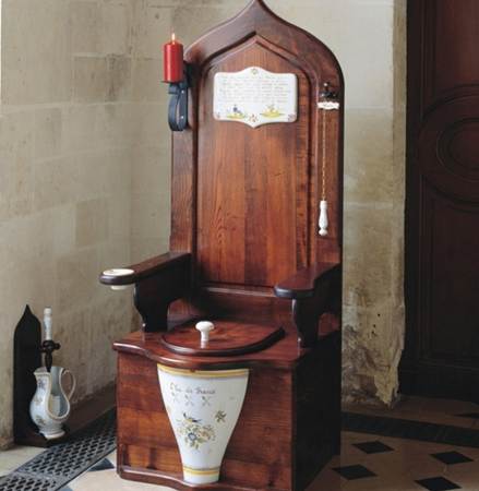 image006_2_1 Nha ve sinh hinh chiec ghe