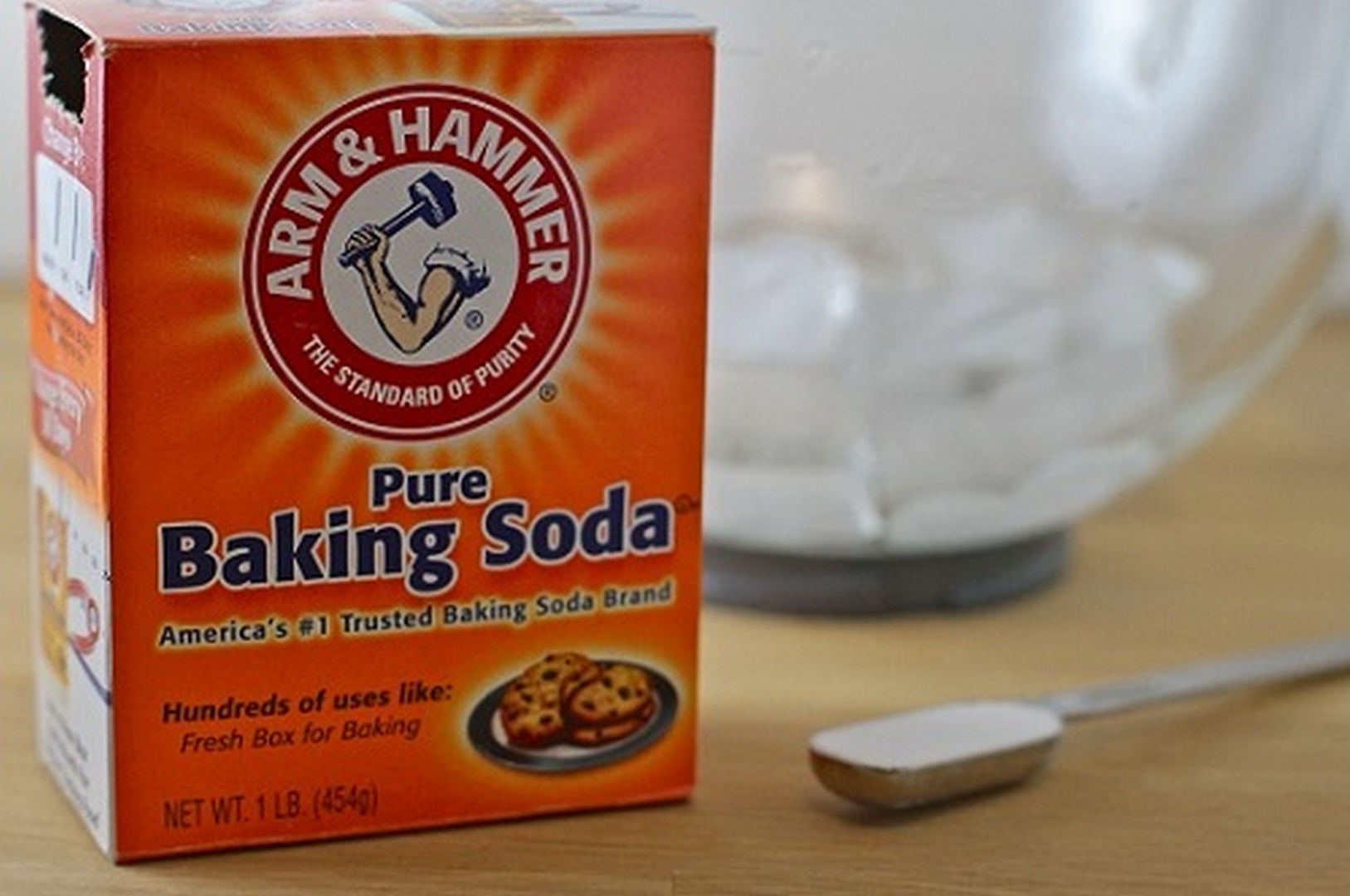 meo-lam-sach-voi-chau-inax-don-gian-tai-nha-bang-baking-soda Sử dụng baking soda