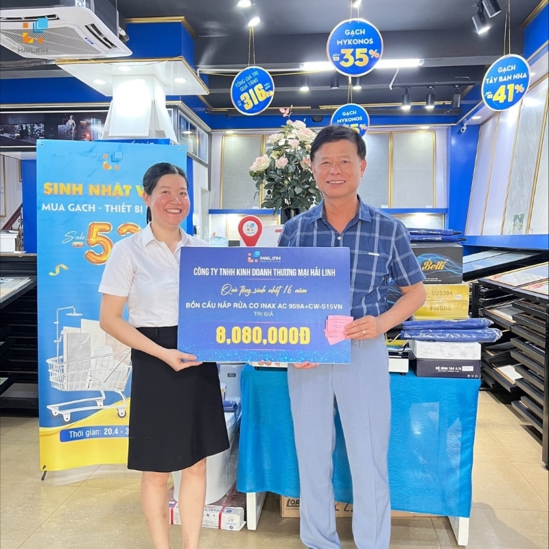 anh-hiep-trung-thuong-bon-cau-inax anh hiep trung thuong bon cau inax