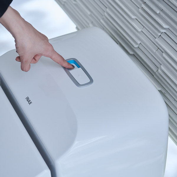 Anh mau bon cau Inax AC 1032VN 3