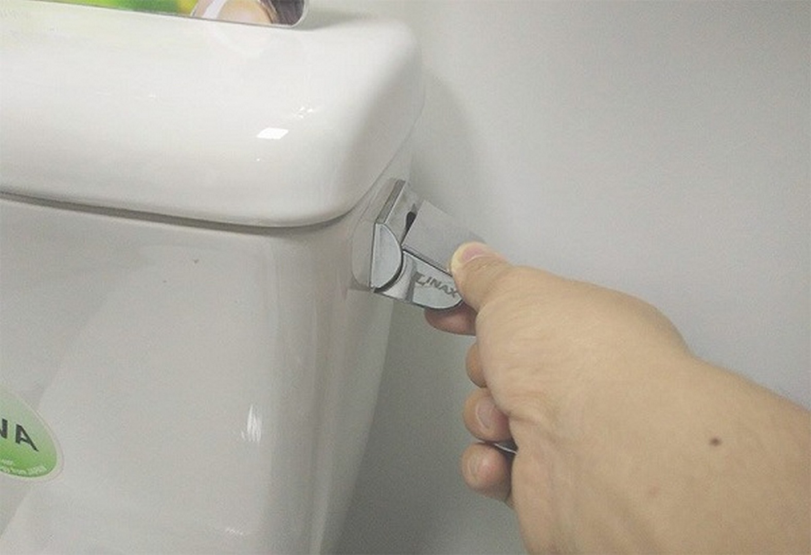 bo-xa-nuoc-bon-cau-inax-phan-loai-va-cach-xu-ly-cac-loi-hay-gap-1-1 Nut xa gat