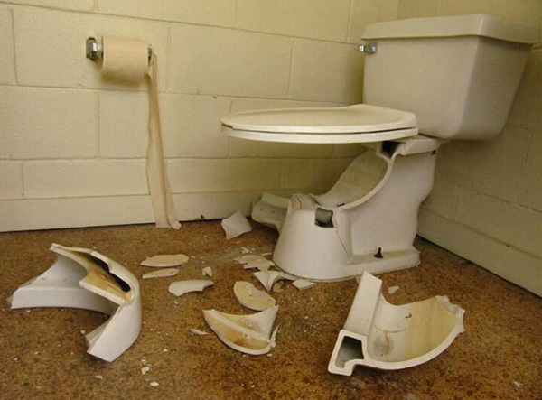 bon-cau-bi-nut-do-chat-luong-kem-1 bồn cầu kém chất lượng