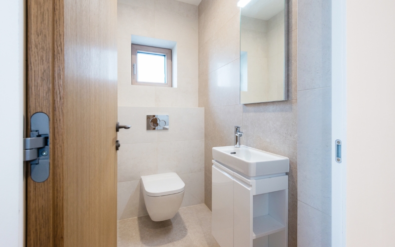 cach-bay-tri-thiet-bi-ve-sinh-cho-nha-tam-2m2-2 cach bay tri thiet bi ve sinh cho nha tam 2m2 2