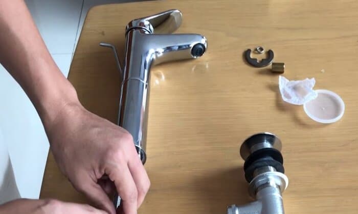 cach-lap-voi-lavabo-nong-lanh-4 cach lap voi lavabo nong lanh 4