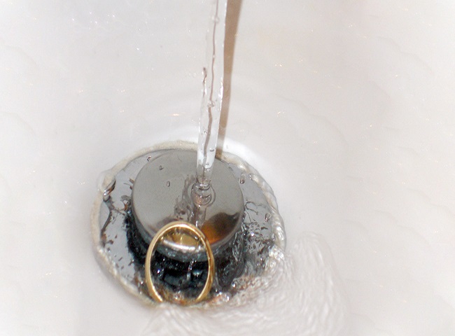 cach thao ong nuoc bon rua mat