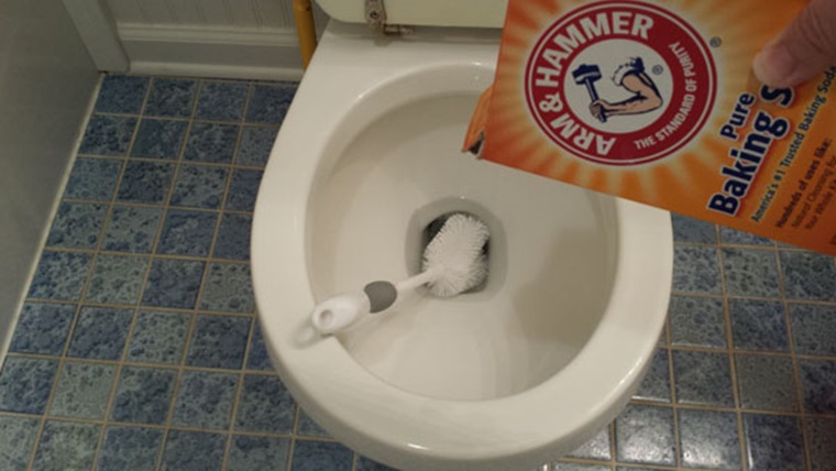 cach-thong-bon-cau-bang-baking-soda-2 Cách thông bồn cầu bằng Baking Soda