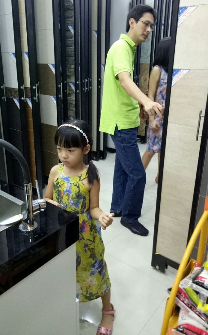 cam-nhan-khach-hang-den-showroom-hai-linh-dung-dip-trung-thu-2 khách hàng đến showroom hải linh