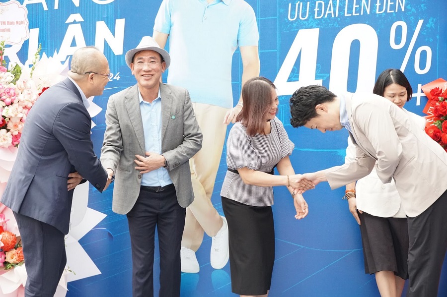 chup-anh-luu-niem-tai-su-kien-1 chup anh luu niem tai su kien 1