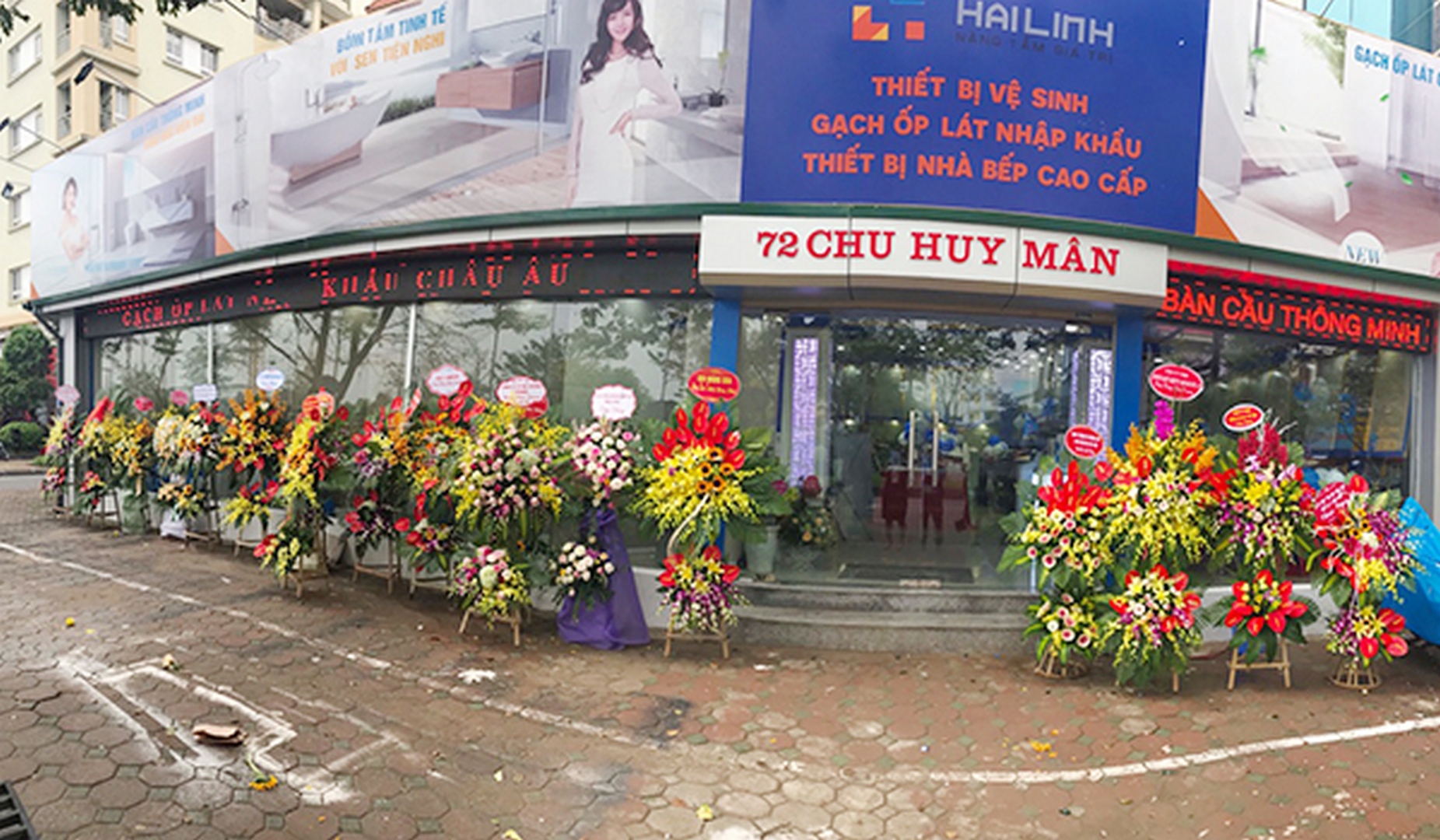 hai-linh-khai-truong-showroom-long-bien-1-1 khai trương long biên