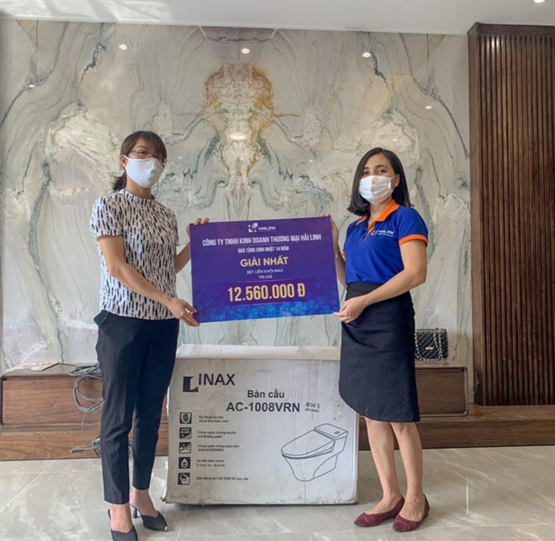 hai-linh-tang-qua-khach-hang-3 hai linh tang qua khach hang 3