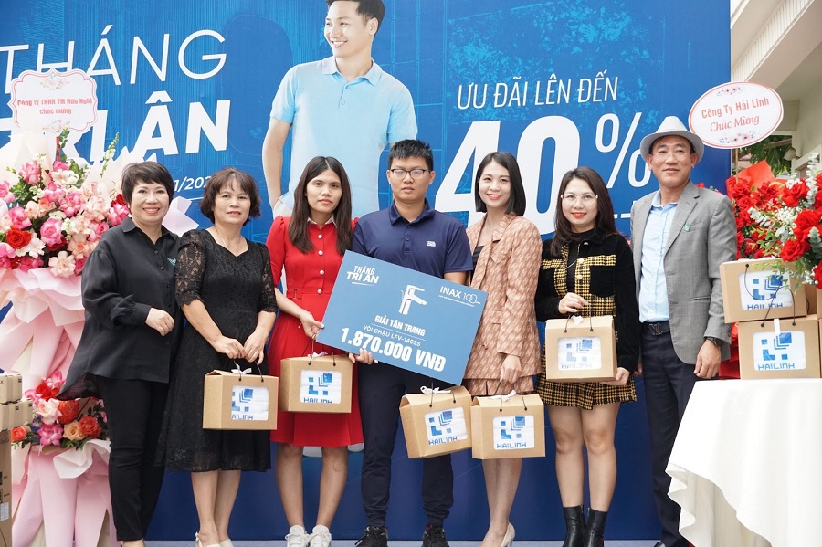 khach-hang-nha-qua-trong-thang-tri-an-1 khach hang nha qua trong thang tri an 1