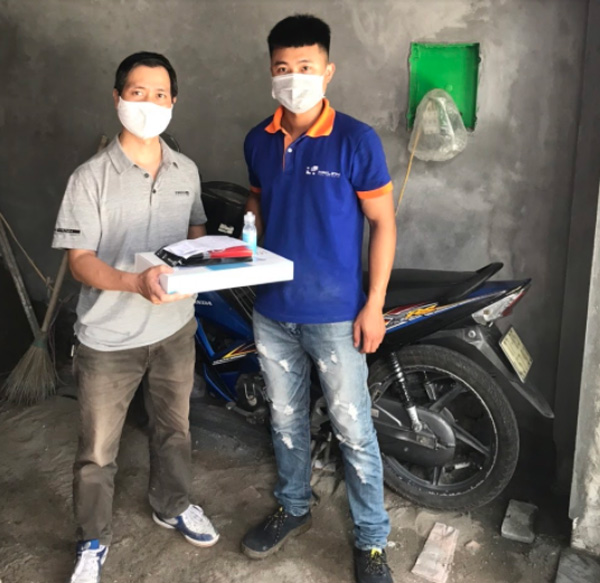 khach-hang-nhan-qua-online khach hang nhan qua online