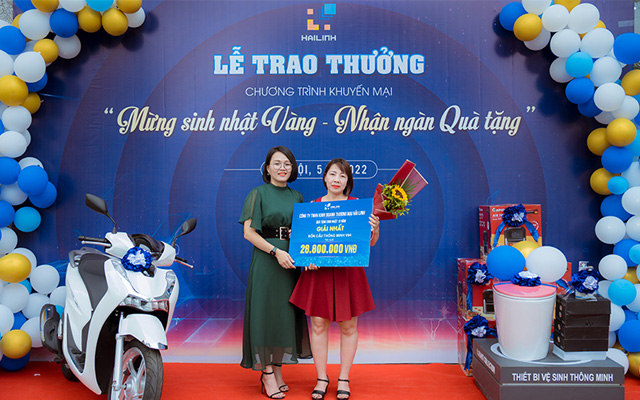 khach-hang-trung-bon-cau-thong-minh Khach hang trung bon cau thong minh