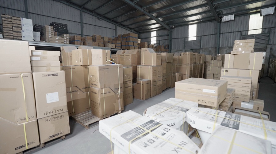 khong-gian-kho-thiet-bi-ve-sinh-hai-linh-1 khong gian kho thiet bi ve sinh hai linh 1