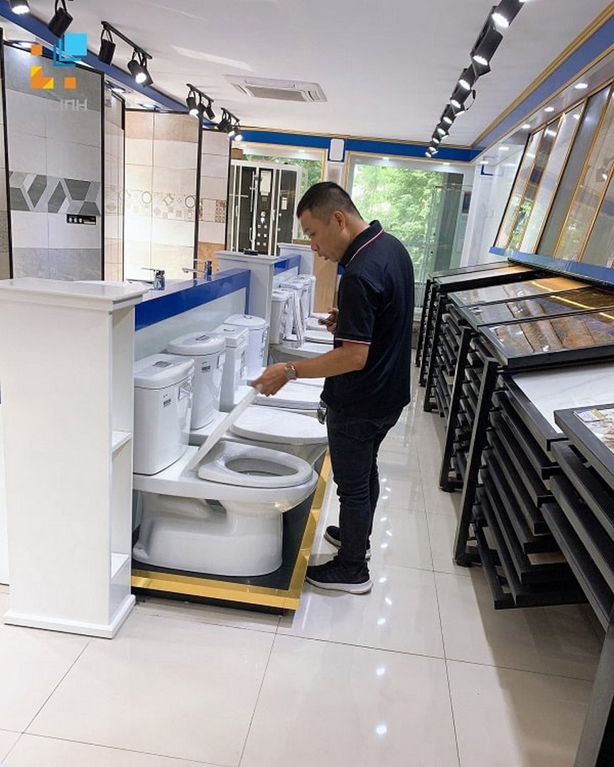 khong-khi-mua-hang-tai-showroom-9-min khong khi mua hang tai showroom 9 min