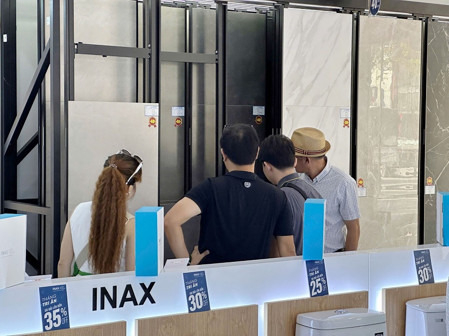 khu-trung-bay-gach-tai-showroom-co-linh khu trung bay gach tai showroom co linh