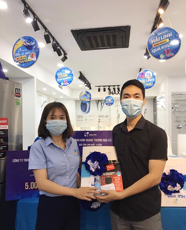 lan-toa-suc-nong-sinh-nhat-hai-linh-14-2 lan toa suc nong sinh nhat hai linh 14 2