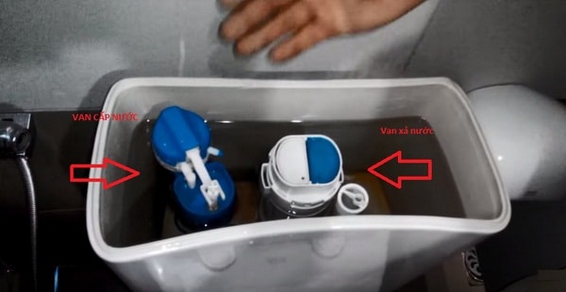 nguyen-nhan-va-cach-khac-phuc-bon-cau-inax-xa-nuoc-yeu-1 nguyen nhan va cach khac phuc bon cau inax xa nuoc yeu 1