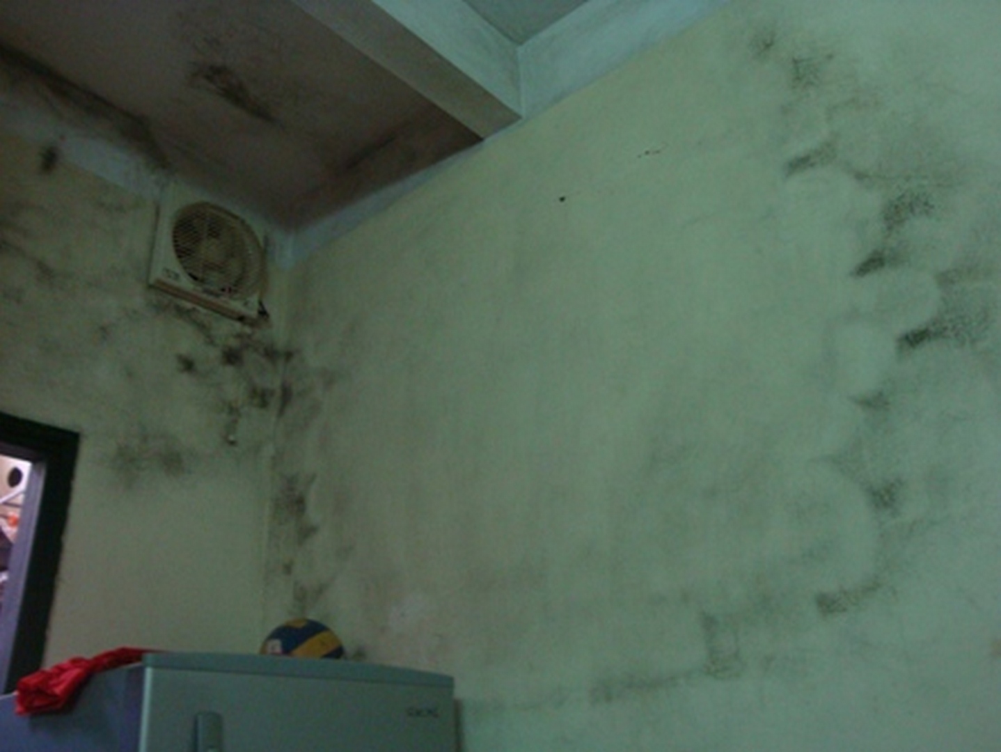 nha-ve-sinh-bi-tham-nuoc nha ve sinh bi tham nuoc