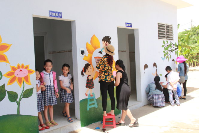 nha-ve-sinh-tieu-hoc-2 nha ve sinh tieu hoc 2