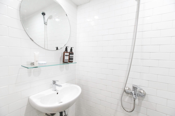 Phong mau ke kinh Inax KF-542V