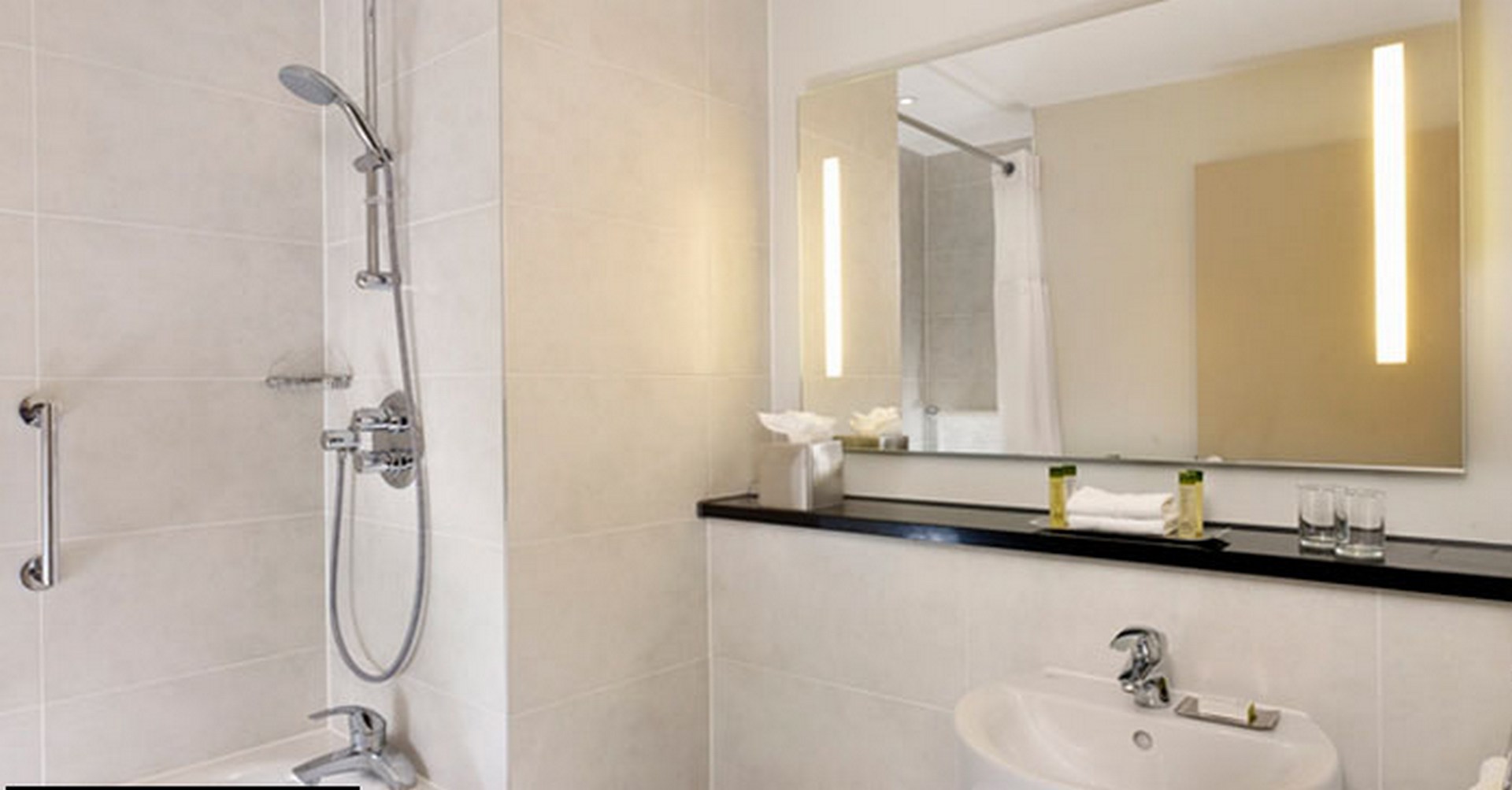 phong-mau-sen-tam-thuong-inax-bfv-3003s-3c Phòng mẫu sen tắm thương Inax bfv 3003s 3c