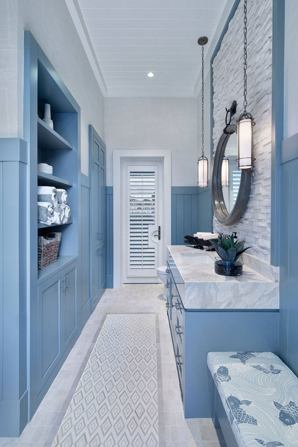 Phong tam mau xanh lam