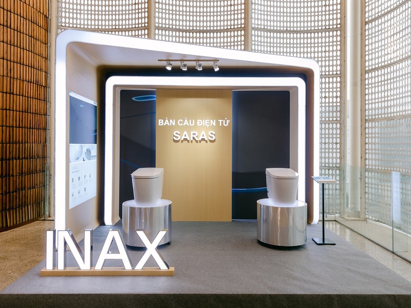 phong-trung-bay-mau-bon-cau-inax-saras phong trung bay mau bon cau inax saras