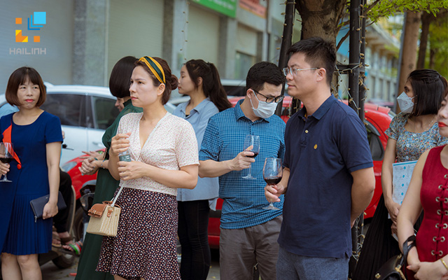 rat-nhieu-khach-hang-den-xem-trao-giai Rat nhieu khach hang den xem trao giai