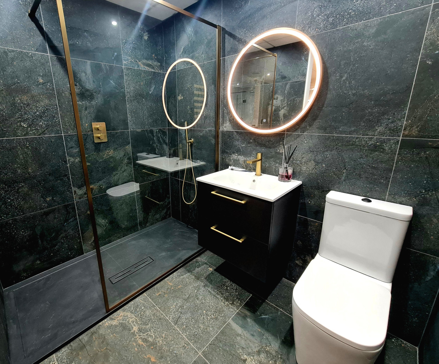 thiet bi ve sinh nha tam