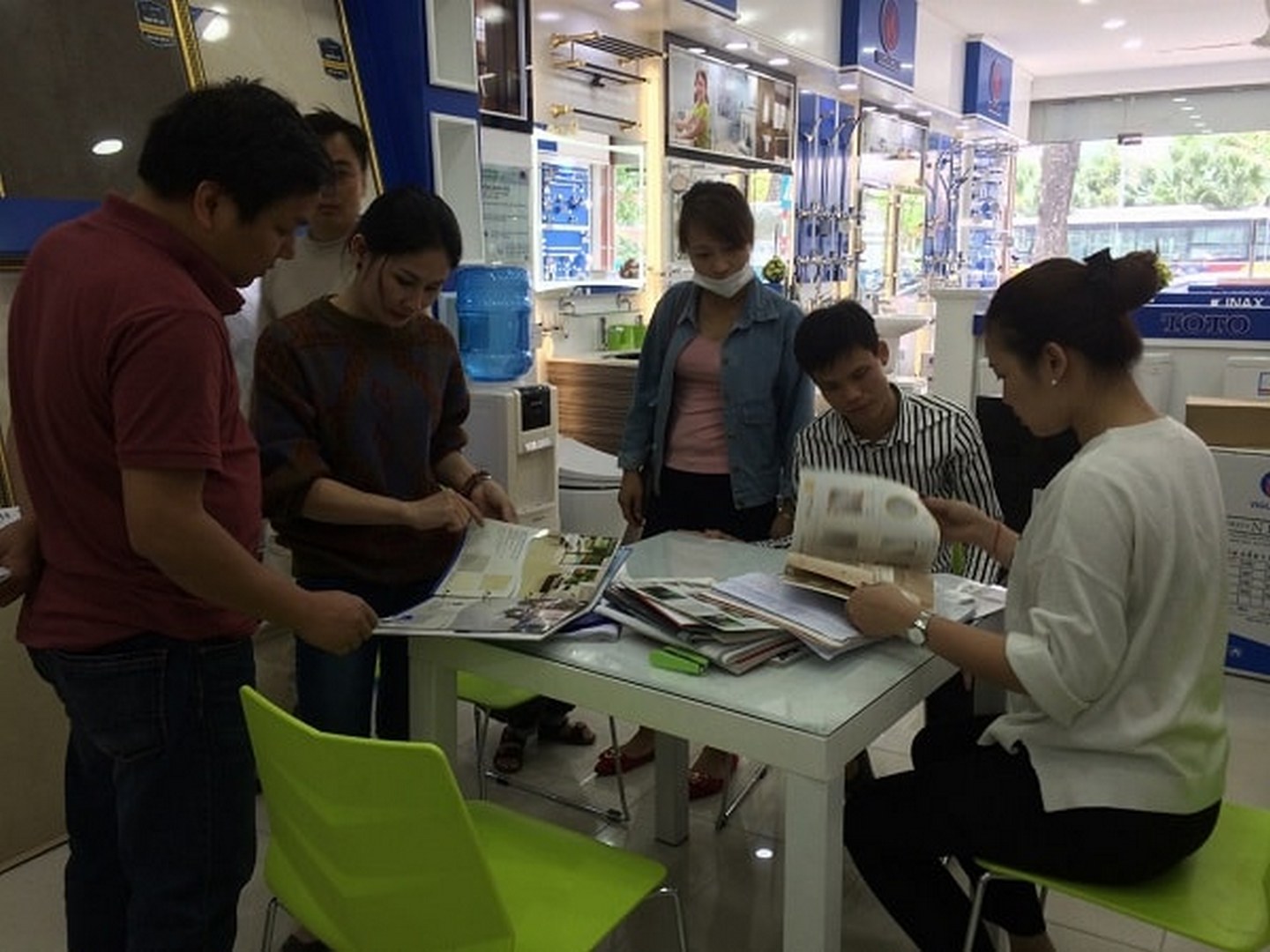 thuc-hu-khach-hang-den-hai-linh-dong-nhu-loi-don-khong-2_1 thuc hu khach hang den hai linh dong nhu loi don khong 2 1