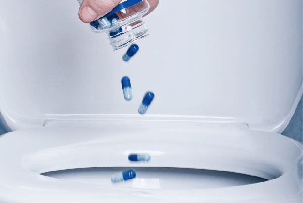 vat-rac-xuong-bon-cau Vat rac xuong bon cau