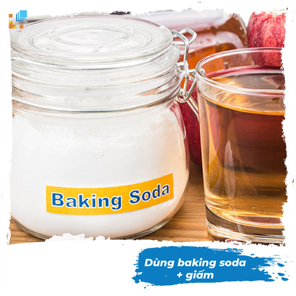 Ve sinh bon cau bang bakingsoda giam