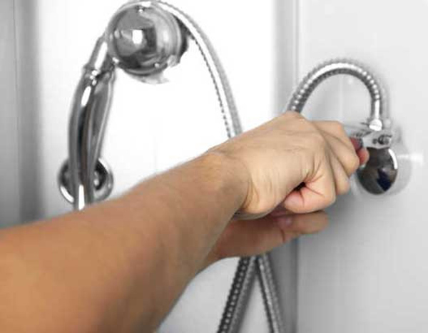 voi-sen-bi-ri-nuoc voi sen bi ri nuoc