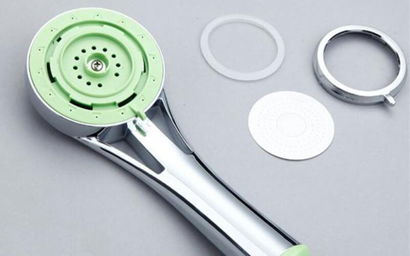 cach-thao-voi-hoa-sen-de-ve-sinh cach thao voi hoa sen de ve sinh